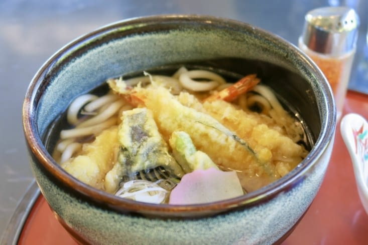 Le plat de soupe de nouilles et tempura, lui, est conforme à la photo !