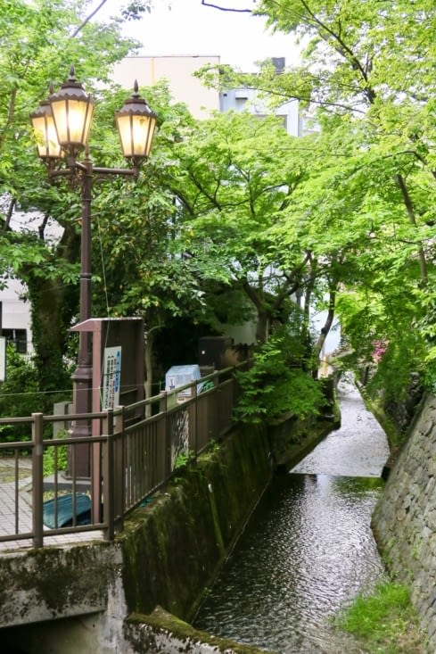 Agréable retour vers notre petite maison en longeant le canal.