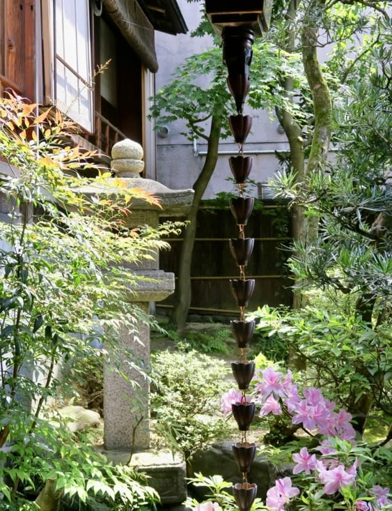 La suspension de clochettes est en fait une gouttière.