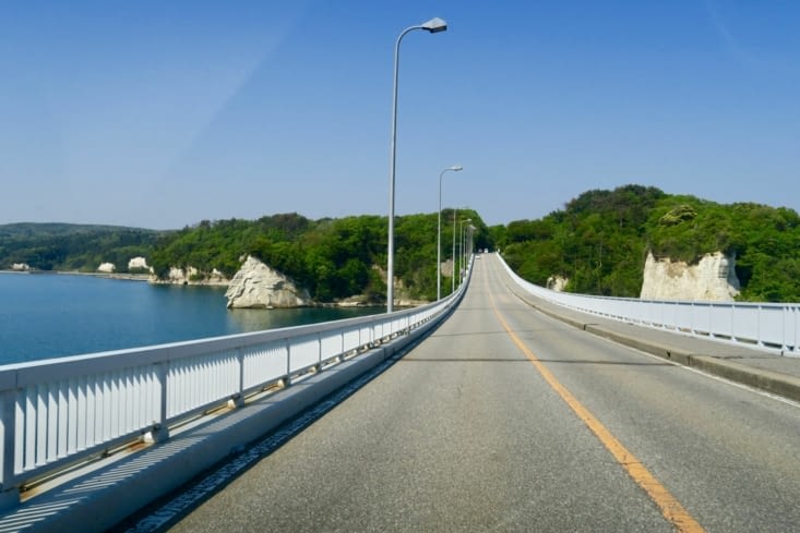 ... et route côtière.