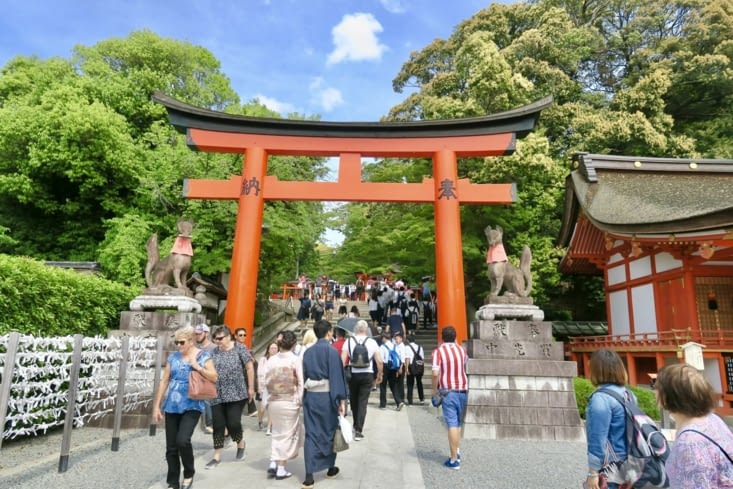L’ascension commence en passant sous ce 2ème torii.