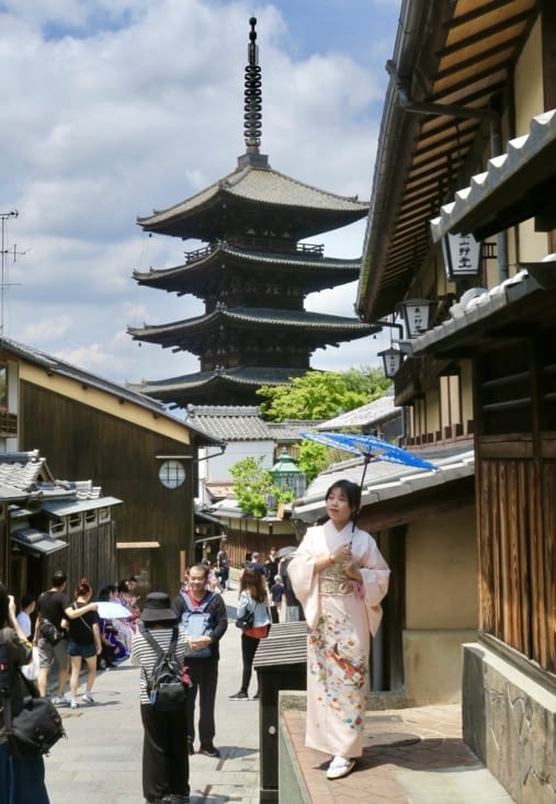 Nous croisons beaucoup d’Asiatiques en kimono, avec accessoires, coiffure etc...