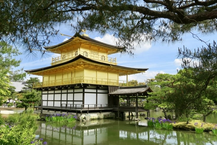 On peut en faire le tour, de loin...