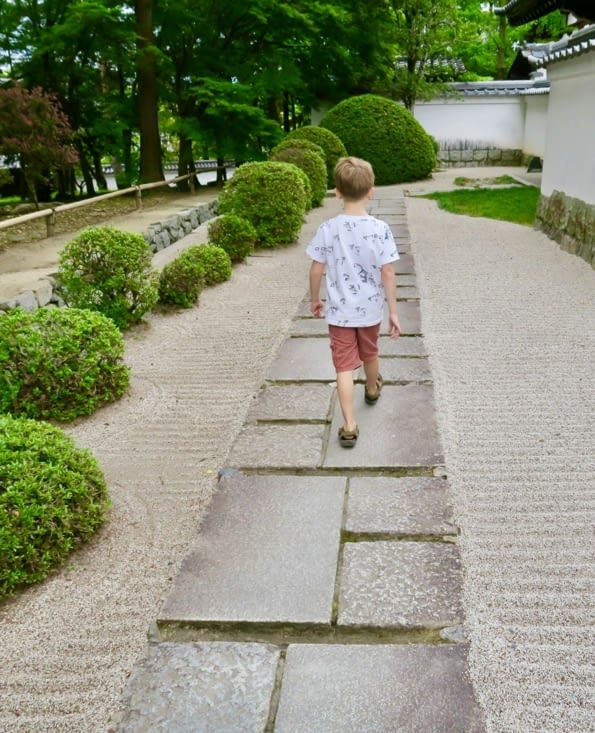 Comme un pont au-dessus de vagues de sable...