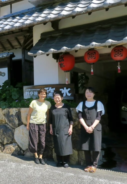 Au milieu, la propriétaire, adorable.
