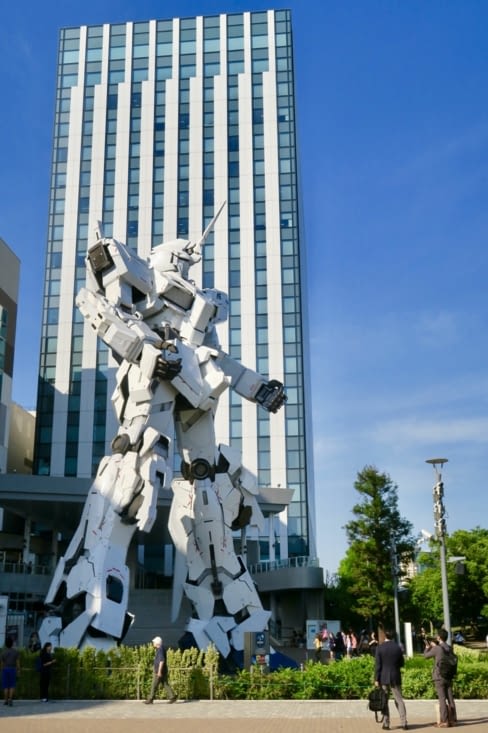 ... un robot de 19 m de haut, impressionnant.