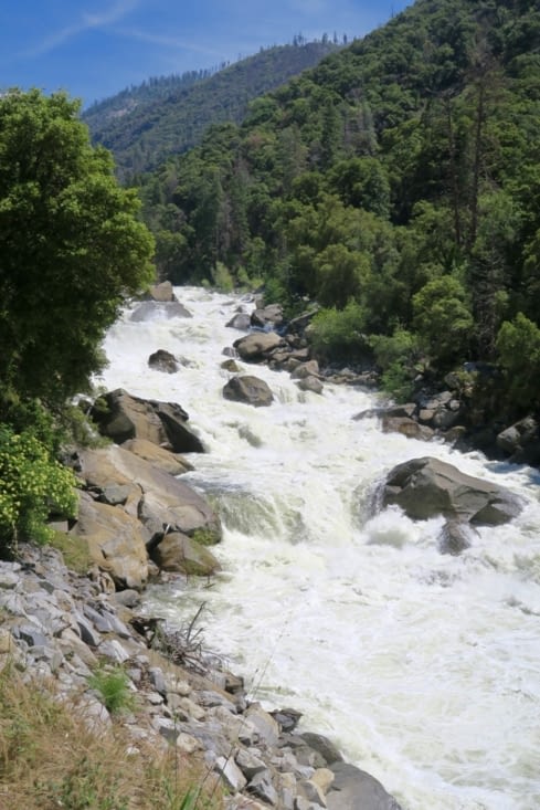 La vallée de Yosemite est creusée par cette rivière, la Merced.