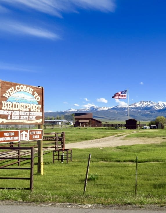 Après avoir traversé une vaste plaine de pâturages,