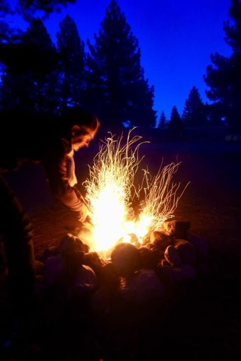 Et le soir, un bon feu de camp pour se réchauffer car il fait 7° dehors...