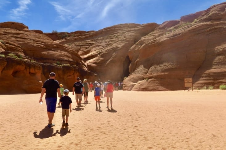 L’entrée du canyon, c’est cette fissure étroite dans la roche. Claustrophobes s’abstenir !