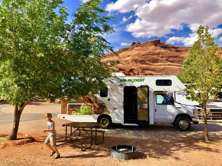 Après quelques heures de route, arrivée à un camping proche de Monument Valley.