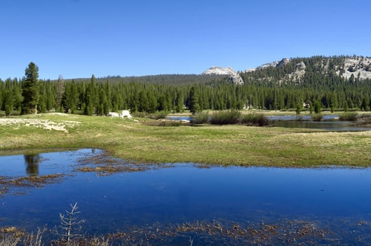 Après le passage du col, la neige disparaît.