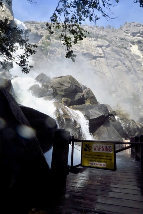 Le débit de la Wapama Fall est très fort - toujours à cause de ces neiges tardives.
