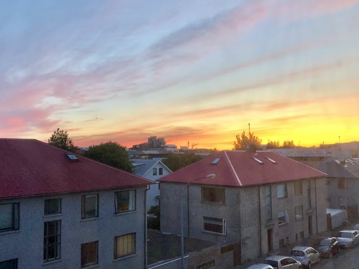 Cette photo est prise à 1h du matin depuis notre hôtel :