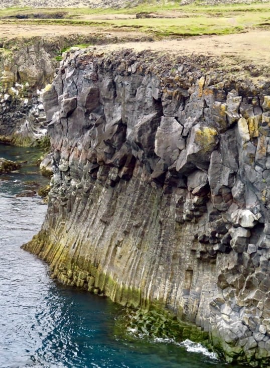 Des sculptures de basalte.