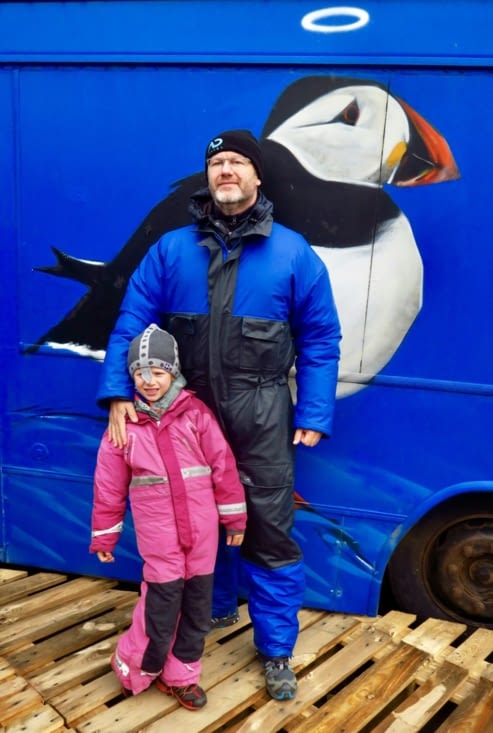 On nous prête des combinaisons spéciales, étanches au vent et aux embruns.