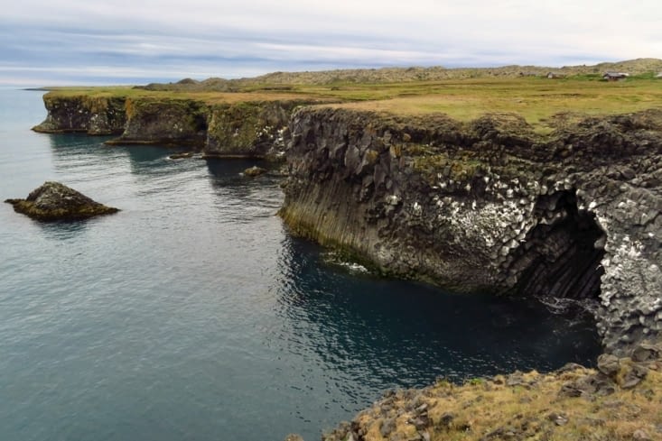 Petite balade après dîner vers les falaises d’Arnarstapi.