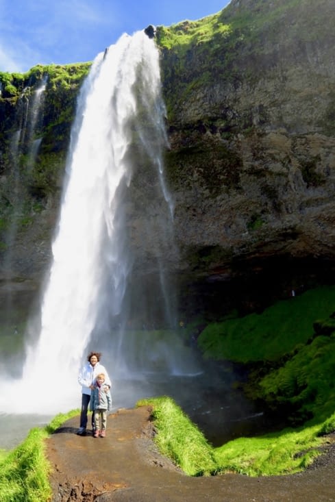 Cette chute d’eau de 65m de haut est très impressionnante vue de face...