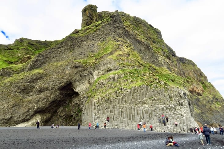 Au bout de la plage, une impressionnante sculpture naturelle.