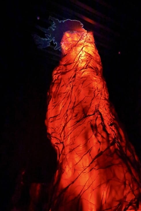 L’Islande, toute petite au sommet de la gigantesque colonne de magma