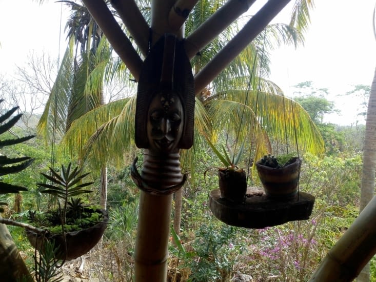 Déco du bar restau créé par les volontaires , récup récup