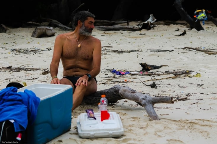 Notre déjeuner fut examiné de très près par les iguanes