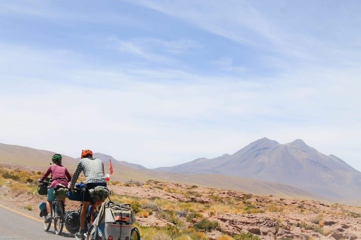 Sur la route, un couple ultra courageux