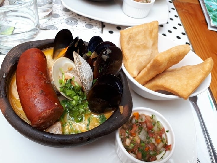 Paella marine,  et oui à la saucisse , poisson et fruit de mer,  c est très bon