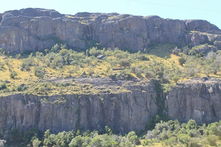 Falaise où  s entraînent les grimpeurs
