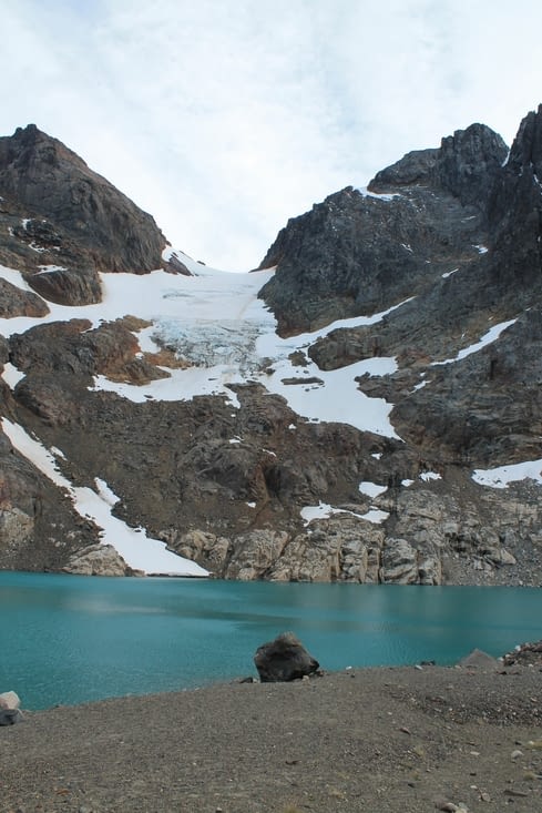 Le lac est impressionnant
