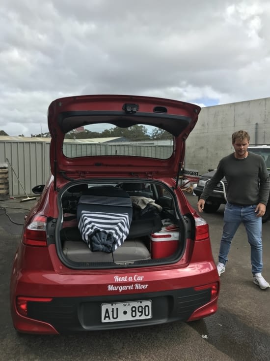 En attendant .... tout rentre même la planche de surf ! YES ??