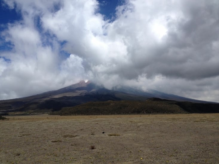 Bon, la météo était un peu capricieuse mais quand on le voit en entier, le Cotopaxi c'est un cône parfait!