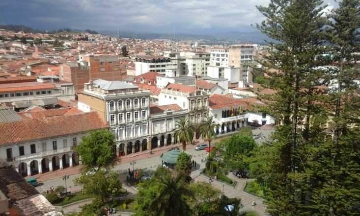 Depuis la terrasse de la cathédrale, la place Calderón