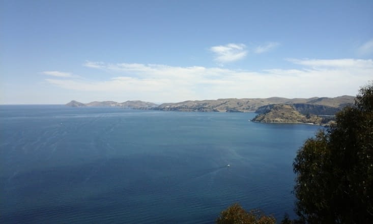 Le lac Titicaca et au fond l'isla del sol que je ne connaîtrai donc pas.