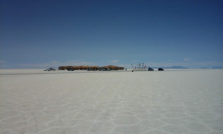 L'hôtel de sel, en plein milieu du salar.