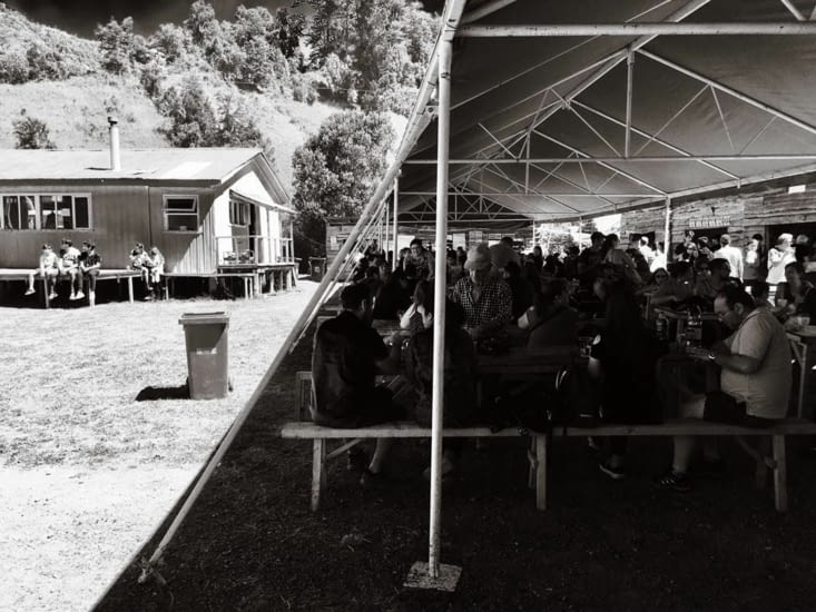 Minga - Fête traditionelle dans le village de Liucura pour la tirada de casa