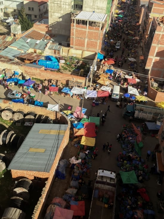 Vue sur la Paz depuis le téléphérique - Un marché à ciel ouvert !