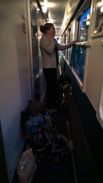 13 juillet 2016 - 5h30 : une petite voix avec une lampe torche nous réveille et nous fait savoir que nous serons à Montauban dans 30 minutes.  Ça pique un peu les yeux !