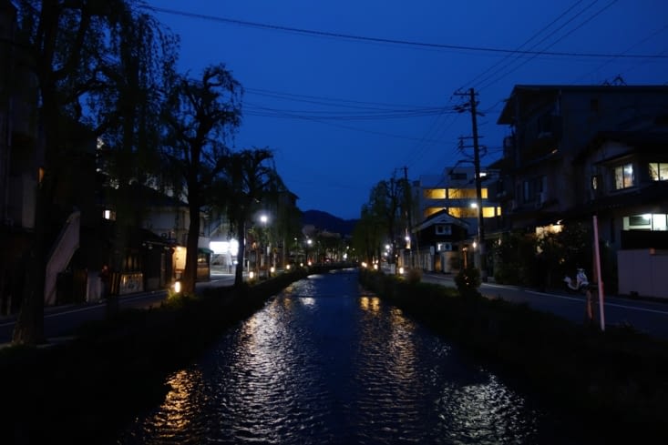 Kyoto by night, rivière Shirakawa