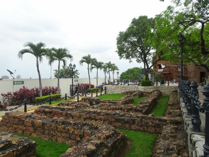 Le fort sur les hauteurs de la ville