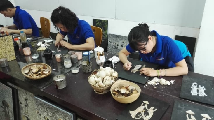 Visite de la fabrique de "Huong Lacquer Arts"
