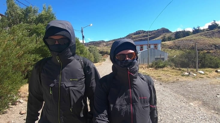 Armés jusqu'aux dents pour affronter le froid et le vent