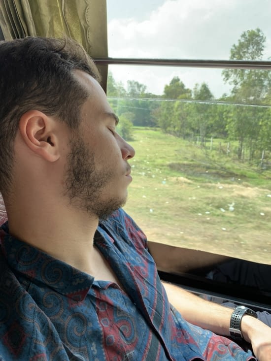 Jordan fait sa sieste habituelle dans le bus !