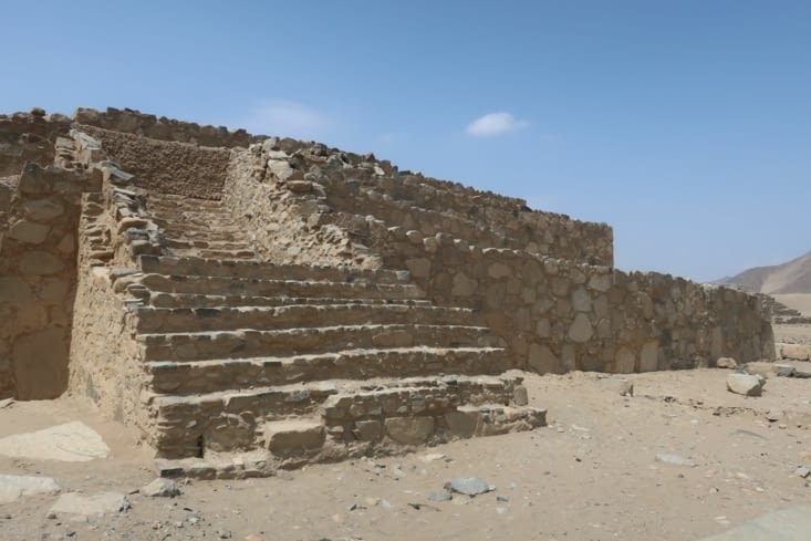 Une pyramide de près