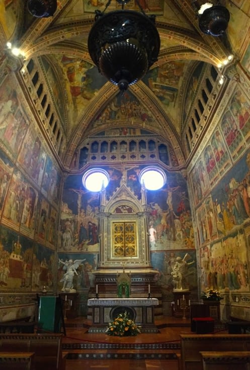 Une des chapelles à l'intérieur del Duomo. Que d'art !
