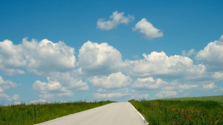 Piste d'envol, direction les nuages.