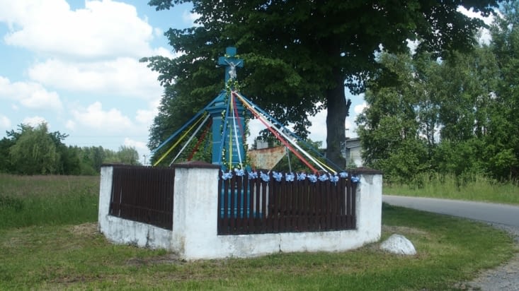 En pleine campagne à chaque croisement on trouve des oratoires décorés