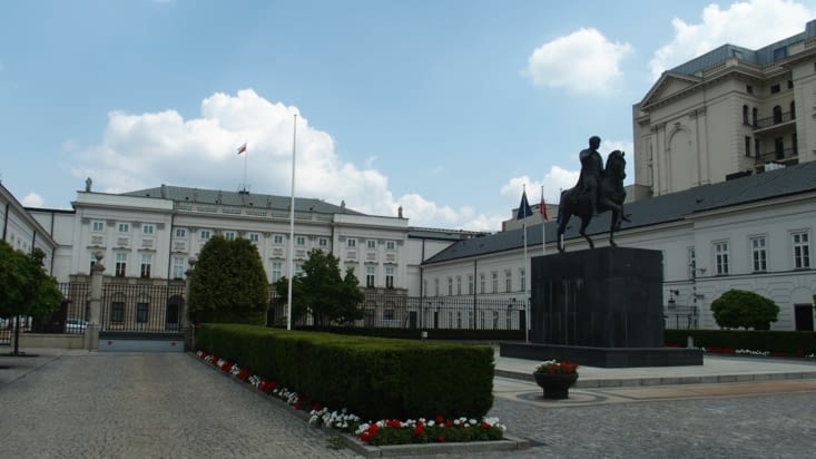 Le palais du président ;