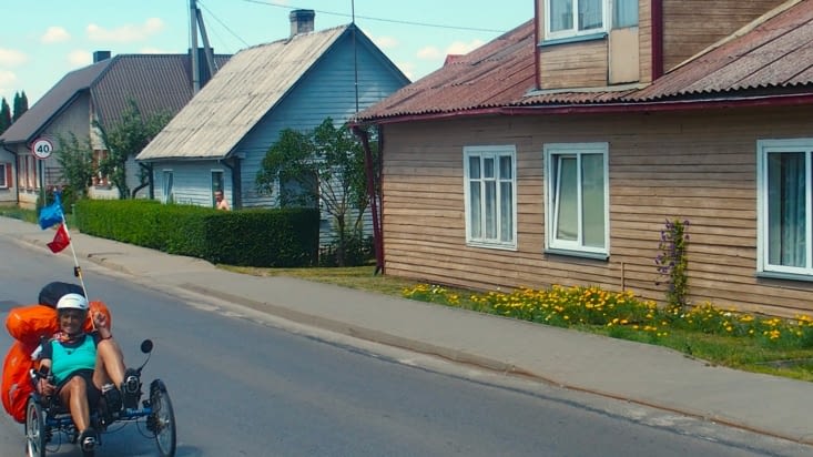 Traversée d'un petit village Lituanien