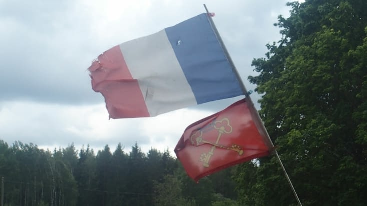 On dirait que le drapeau français sort d' une campagne Napoléonienne